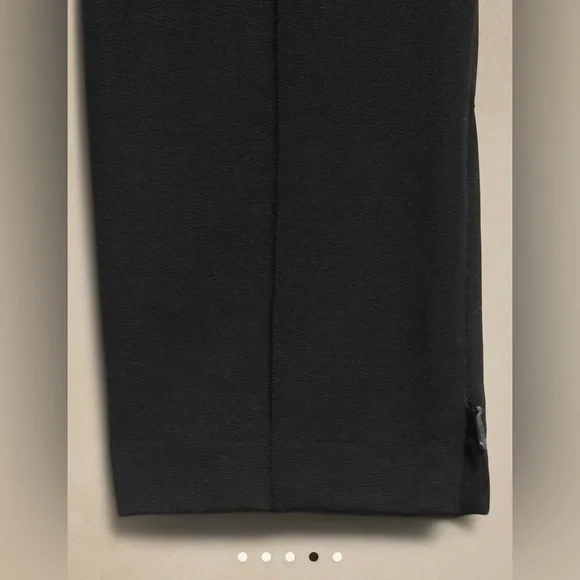 NWT Banana RepublicWomen’s olive green side zip/ankle zip pants, size 0